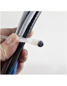 StarTech.com Bridas sujetacables de 20cm con perforación de montaje - 4 mm de ancho, para grupo de cables de 52 mm, soportan 22 2