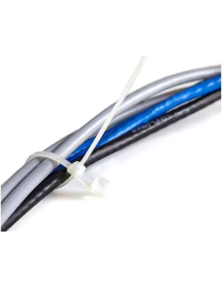 StarTech.com Bridas sujetacables de 20cm con perforación de montaje - 4 mm de ancho, para grupo de cables de 52 mm, soportan 22