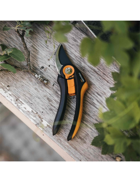 Fiskars Plus SmartFit P541 tijeras de podar Evitar Negro, Naranja