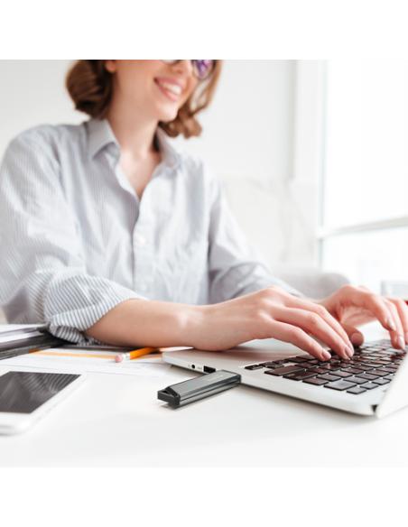 ADATA UE800 unidad flash USB 1 TB USB Tipo C 3.2 Gen 2 (3.1 Gen 2) Plata