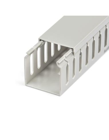 StarTech.com Canaleta para Cableado con Ranura Abierta y Tapa, 50 mm An x 50 mm Al - 2 m Lar - Ranuras de 8 mm, Cubierta de PVC 